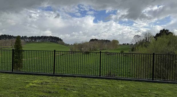 Modern home with rural views - Photo 1