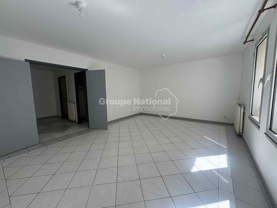 T3 AVEC PARKING EN CENTRE-VILLE, - Photo 1