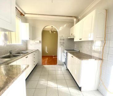 CONVENIENT & AFFORDABLE UNIT - THIS WON'T LAST LONG - Photo 4