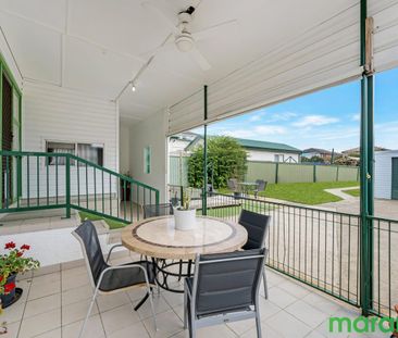 LOVELY FAMILY HOME! - Photo 6