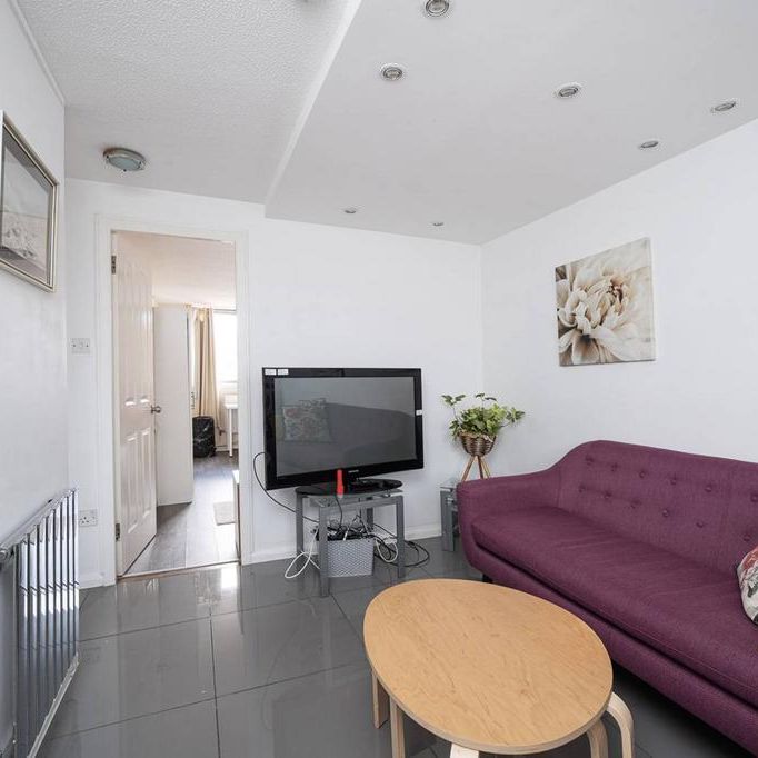 3 bedroom flat to rent - Photo 1