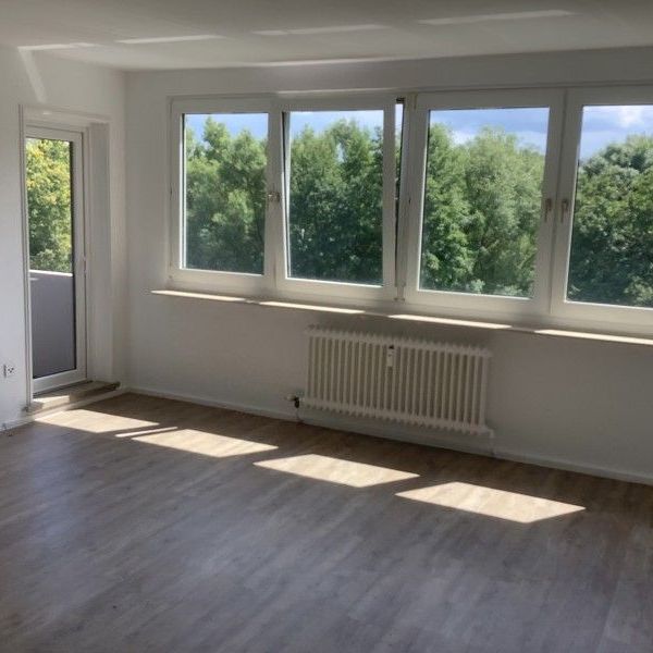 Ein tolles Wohngefühl: interessante 2-Zimmer-Wohnung mit Balkon - Foto 1