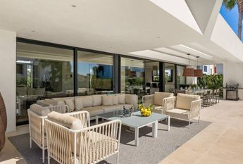 4 bedroom luxury Villa for rent in El Paraíso, Andalusia