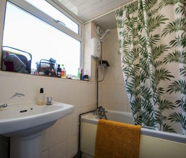 3 bedroom terraced house to rent - Photo 6