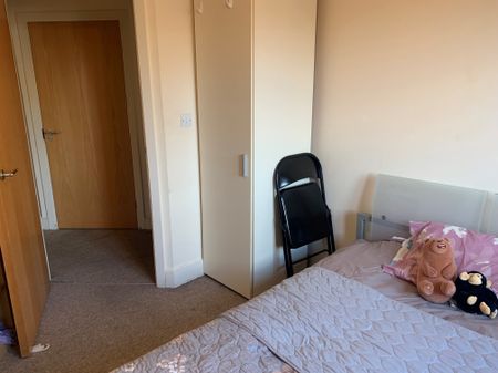 2 bedroom apartment to rent The Roundhouse, Gunwharf Quays, Portsmouth, Hampshire, PO1 - Photo 2