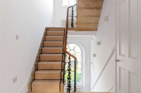 Substantial grade II listed house in Bloomsbury - Photo 2