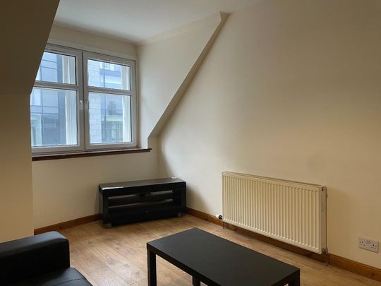 4 bedroom flat to rent - Photo 1
