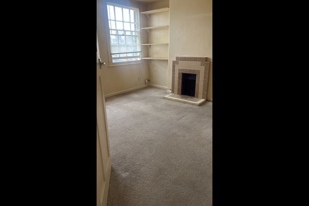 1 Bed Flat, Heathwall Street, SW11 - Photo 1