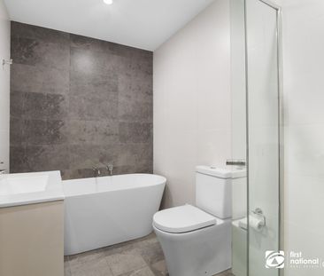 Convenient and contemporary living! - Photo 5