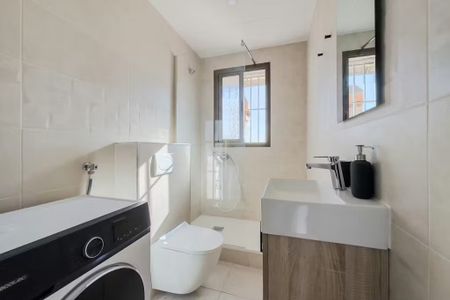 Carrer d'Occident, L'Hospitalet de Llobregat, Catalonia - Photo 5