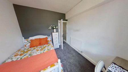 4 bedroom terraced house to rent - Photo 5