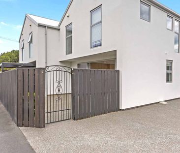 Coastal Townhouse - Photo 2