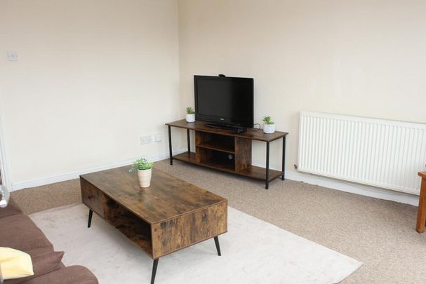 3 bedroom flat to rent - Photo 1