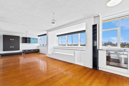 Light & Bright in stunning location with Sensational Views - Photo 5