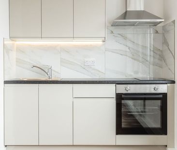 Studio Flat, Ballards Lane, N3 - Photo 2