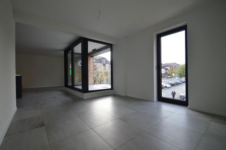 Stijlvol luxueus ingericht appartement met 2 slaapkamers en terras in hartje Hoeselt - Photo 5
