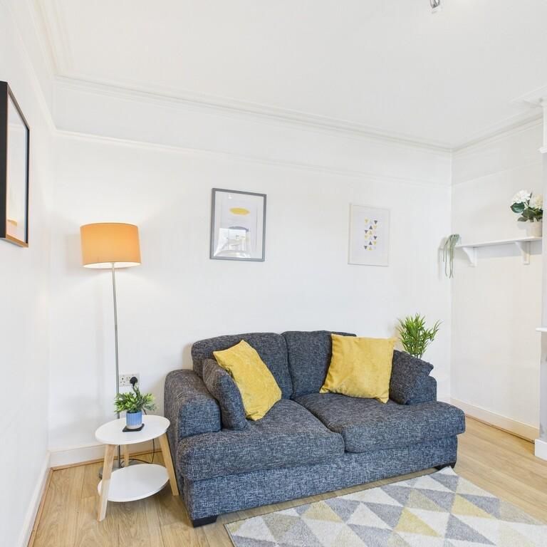 4 bedroom terraced house to rent - Photo 1