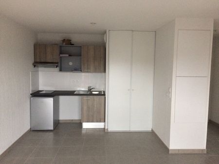 Location Appartement 2 pièces 40m² ST ANDRE DE CUBZAC 33240 - Photo 2