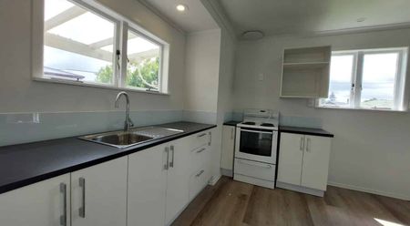 3 Bedroom Home in Hillcrest - Photo 4