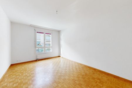 Central apartment near SBB train station - Photo 4