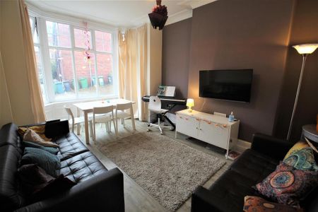 5 bedroom terraced house to rent - Photo 4