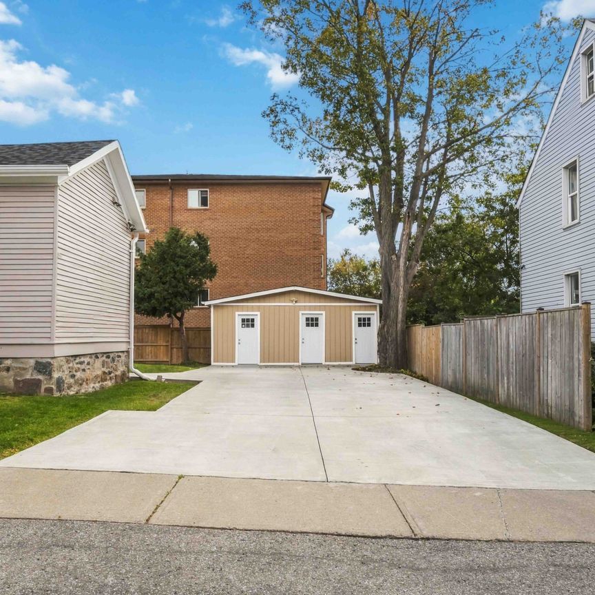 For Lease - 168 Centre Street Unit# Upper, Oshawa, Ontario - Photo 1