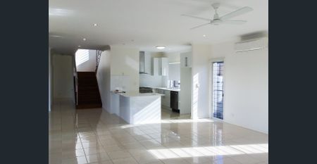 Premium Coastal Home in Quiet Mount Coolum Street - Photo 5