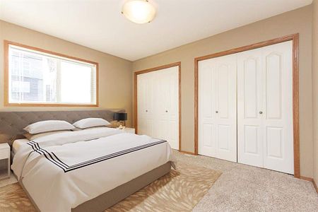 3 Bedroom Duplex in Lancaster with Garage - Photo 2