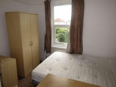Bedroom Detached House In Winton, BH9 - Photo 4