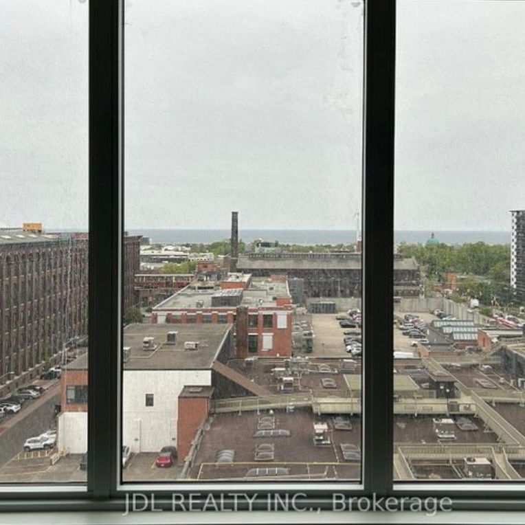 For Lease - 285 Dufferin St Street Unit# #813 Master Bedroom, Toronto, Ontario - Photo 1