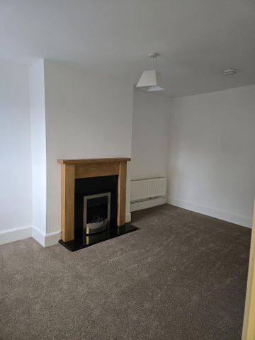 4 bedroom semi-detached house to rent - Photo 2