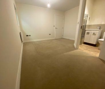 Empire House, Welwyn Garden City - Photo 1