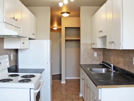 Taurus Apartments - Photo 2
