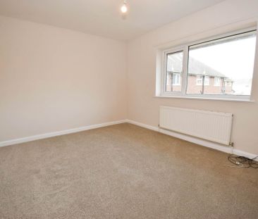 Lowfields Avenue, Eastham - Photo 2