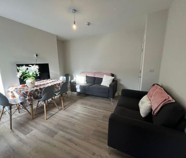 4 bedroom detached house to rent - Photo 2