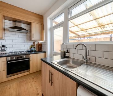 Bungalow to rent - Tower View, Croydon, CR0 - Photo 5