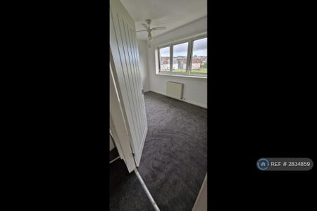 3 bedroom end of terrace house to rent - Photo 5