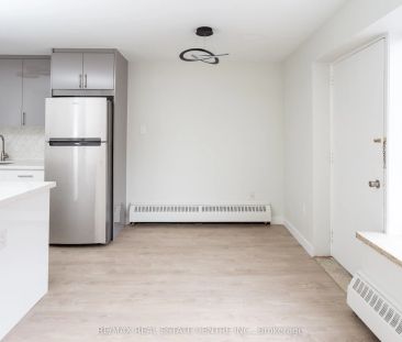 371 Lakeshore Road W #105 - Photo 5