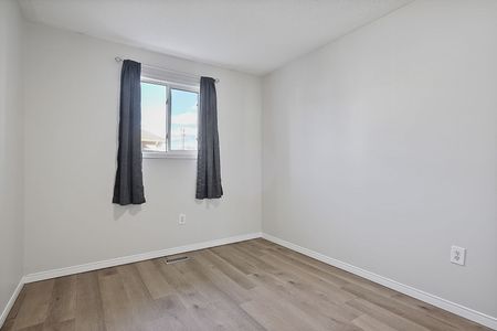 For Lease - 334 Sparrow Circle, Pickering, Ontario - Photo 5