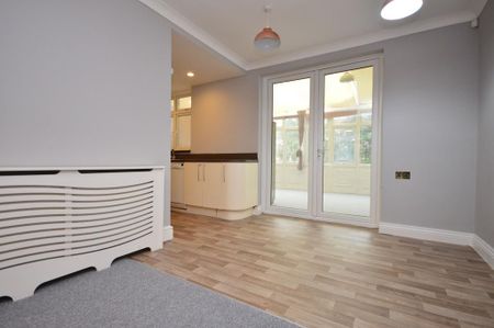 3 bedroom semi-detached house to rent - Photo 4