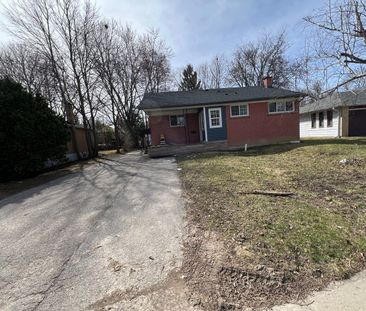 For Lease - 73 Murray Drive, Aurora, Ontario - Photo 3