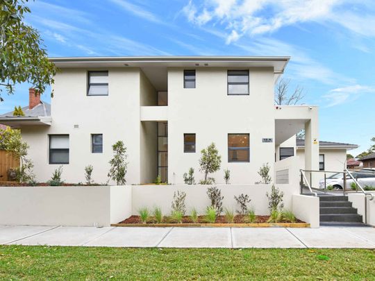Fully furnished , self-contained studio apartment in a great location! - Photo 1