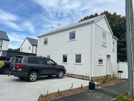 Pet friendly Modern 2BR Townhouse in Addington! - Photo 4