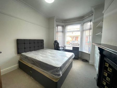 4 bedroom terraced house to rent - Photo 3
