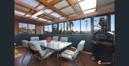 Large North Facing Home - Photo 3