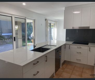 12 Seville Circuit, Burleigh Waters, Qld 4220 - Photo 4