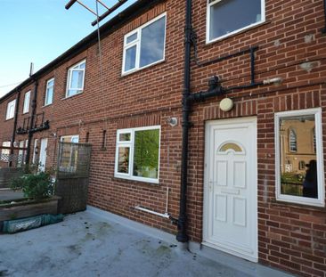 3 bedroom Flat To Let - Photo 6