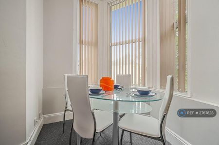 7 bedroom semi-detached house to rent - Photo 2