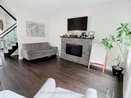 For Lease - 16 Enfield Avenue, Toronto, Ontario - Photo 4