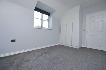 Kingswood Close, Camberley, Surrey, GU15 - Photo 2
